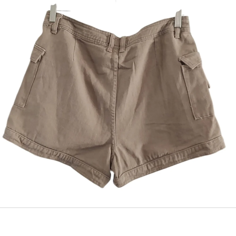 Casual Brown Cargo Shorts - Picture 2 of 4